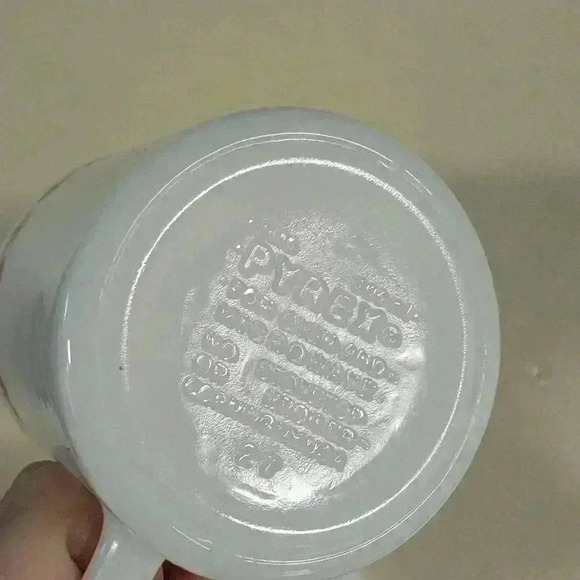 Vintage set of two  pyrex cups - Picture 4 of 5